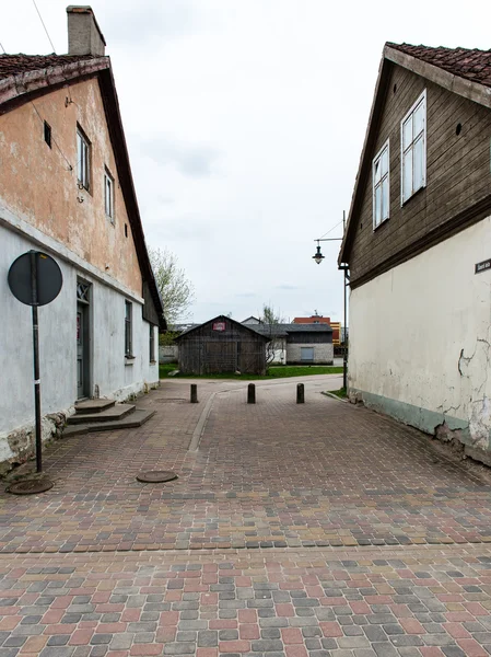 Исторические здания в старом городе Кулдига, Латвия — стоковое фото