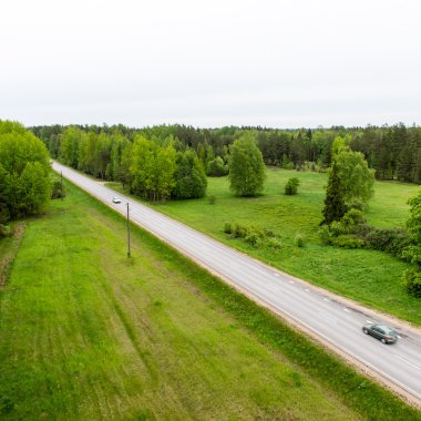 Kırsalda boş bir yol