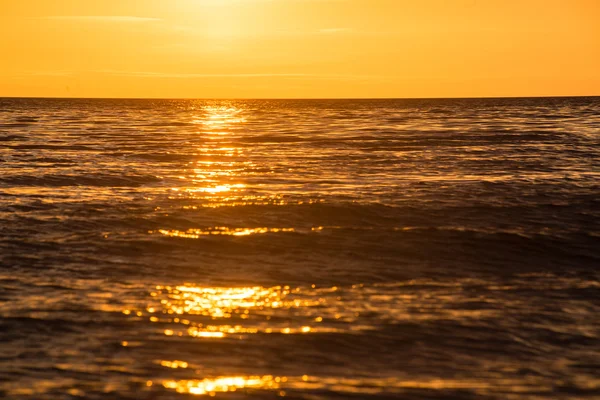Orange dramatic sunset on the sea beach — стоковое фото