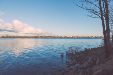 Beyaz bulutlar Nehri - vintage etkisi