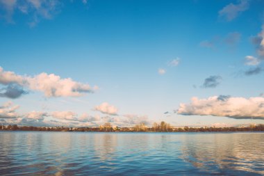 Beyaz bulutlar Nehri - vintage etkisi