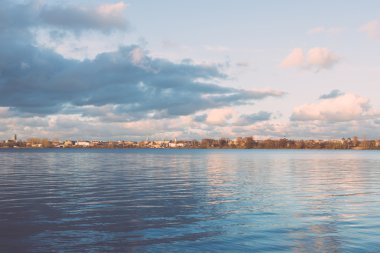Beyaz bulutlar Nehri - vintage etkisi