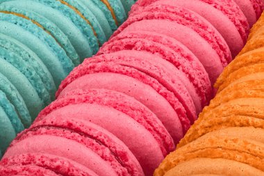 Çok renkli Macaroons