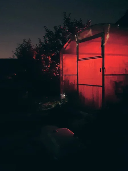 Greenhouse Night Red Light Street Lamp — Stock Photo, Image