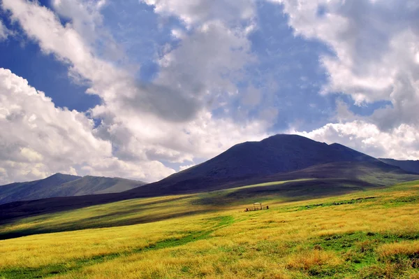 Ermenistan'ın dağlarda sonbahar — Stok fotoğraf