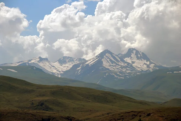 Άποψη του όρους Aragats, Αρμενία — Φωτογραφία Αρχείου