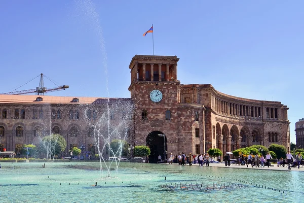 Yerevan, central plaza with fountains — Stock Photo, Image