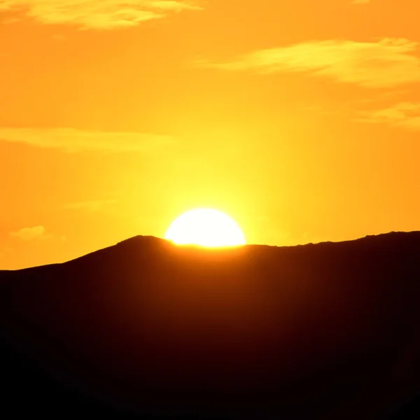 Słońce nad wzgórzami — Zdjęcie stockowe
