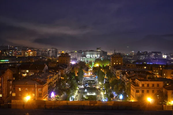 Erivan Cascade gece atış.