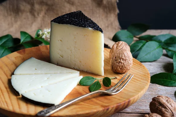 Köy kökenli İspanyol peyniriyle