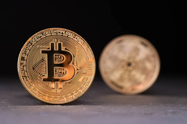 Bitcoin ve Cardano kripto para birimleri ve kopyalama alanı