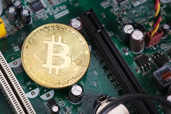 Altın bitcoin şifreleme madeni para ve bilgisayar içi arkaplan