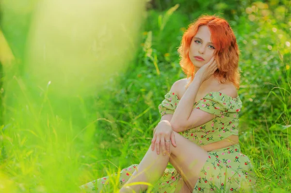 Beautiful Young Woman Sitting Grass Looking Camera Summer Day Fores — Stock Photo, Image