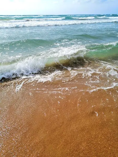 Морской Фон Море Входящими Волнами Пена Небольшой Шторм — стоковое фото
