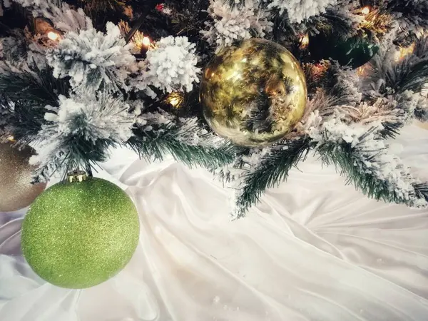 Fond Noël Boules Verre Branches Épinette Toile Blanche Endroit Pour — Photo