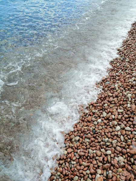 Sfondo Del Mare Azzurro Onda Arrivo Sulla Spiaggia Ciottoli — Foto Stock