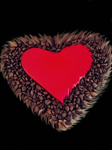 Siyah bir arkaplanda, kalp şeklinde kızarmış taneler, kırmızı bir kalbin ortasında, değişken bir bulanıklığın kenarında..