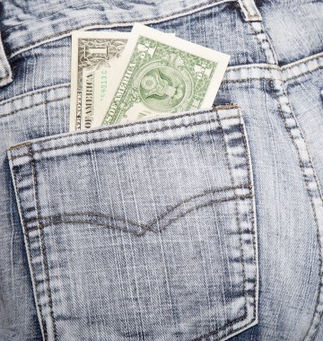 Para, kot bir kalça cebinde bir dolar üzerinde iki notlar