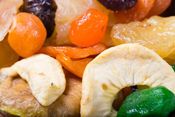 Сушеные фрукты: яблоки, сушеные абрикосы, инжир — стоковое фото