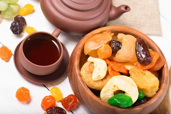 Kurutulmuş meyve ile Seramik içme çay