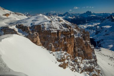 Campitello di Fassa, Sellaronda 'daki Alpski tatil köyü.