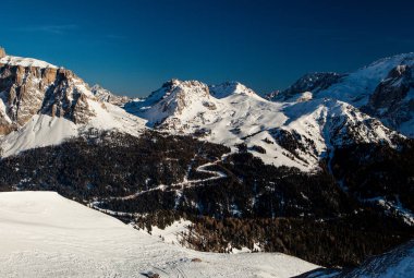 Campitello di Fassa, Sellaronda 'daki Alpski tatil köyü.