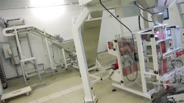 Üretim Rus köfte (Ravioli, Pot etiket) - otomatik üretim hattı