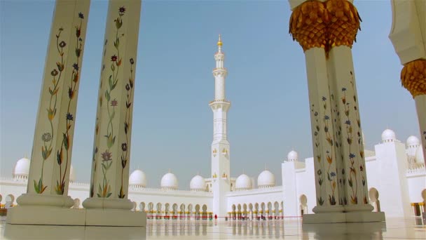 Abu Dhabi, Emiratos Árabes Unidos, Mezquita Sheikh Zayed — Vídeos de Stock