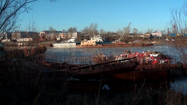 Old river ships become for the winter (North Russia) — Stock Video