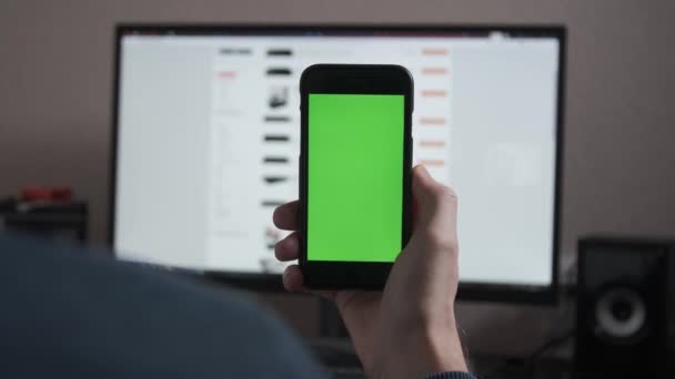Çevrimiçi dükkanda telefon kullanan birinin hisse senedi.. — Stok video