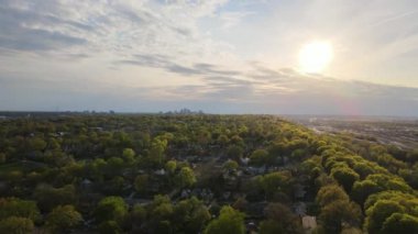 Gün batımında büyük şehrin İHA tarafında..