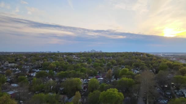 Flight on the Drone side of the big city at sunset. — Stock Video