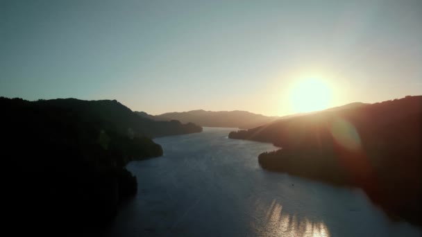 Birds-eye view of the sunrise over the river with hilly terrain. — Stock Video