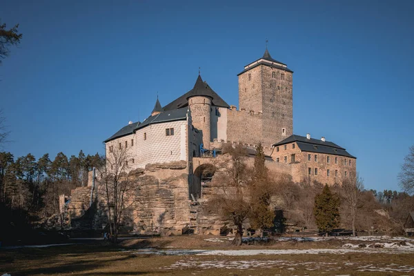 Gotický hrad Kost v národním parku Český ráj - Český ráj. Úžasný pohled na středověkou památku v České republice. Střední Evropa. Veřejný majetek. — Stock fotografie