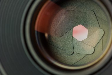 Diyafram bıçakları bir lens içinde.
