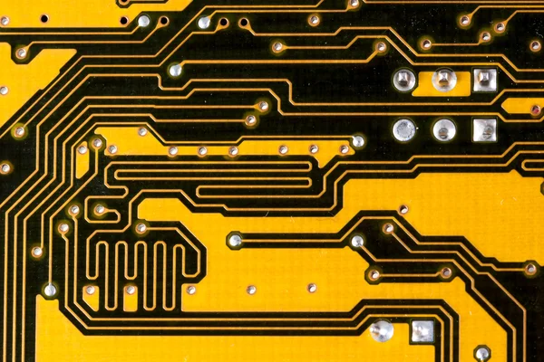 Siyah ve sarı pcb devre anakart.
