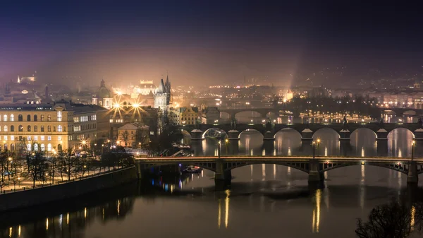 Puentes de Praga por la noche — Foto de Stock
