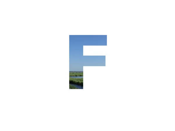 字母F 由草地 溪流和蓝天构成的风景构成 — 图库照片