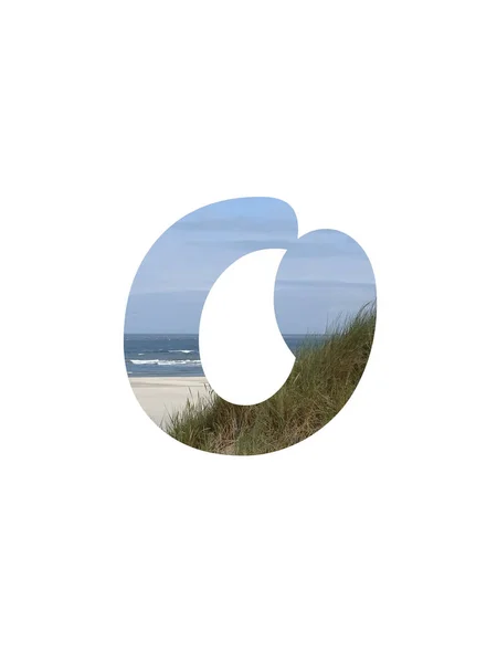 Буква Алфавита Выполнена Пейзажем Пляжем Морем Голубым Небом Дюнами Изолированными — стоковое фото