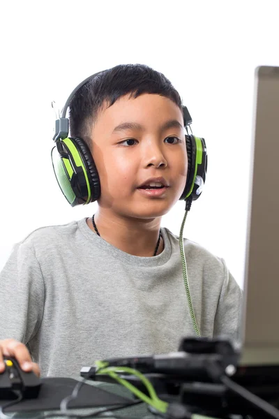 Asian kid play computer games and talking with friend — Stock Photo, Image