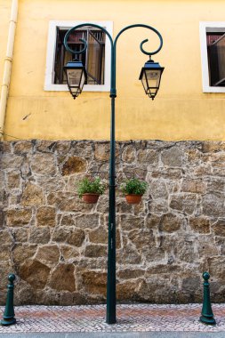 sokakta genel eski stil elektrik direği