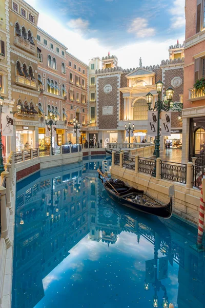 Macau, Kina - 16 oktober, ligger 2014:Venetian den berömda shopp — Stockfoto