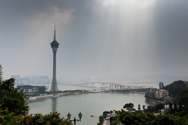 Visa punkt område att se Sai Van bridge och Macau Tower — Stockfoto