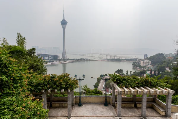 Point de vue pour voir le pont Sai Van et la tour de Macao — Photo