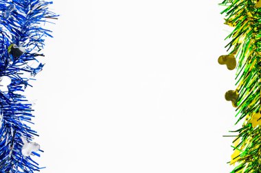 Üstünde belgili tanımlık yan tinsel ve metin için beyaz boşluk bırakın