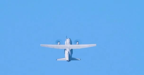 レオナルドC-27jスパルタンプロペラ軍用貨物航空機極左ターン — ストック動画