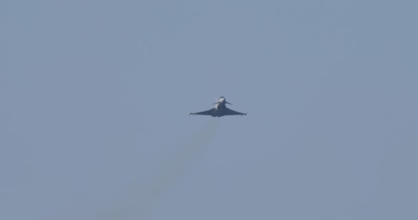 Eurofighter Tajfun myśliwiec odrzutowy w locie — Wideo stockowe