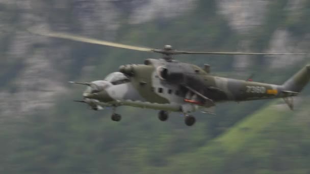 Large Russian Made Combat Helicopter Flies Sideways Close Mil Hind — Αρχείο Βίντεο