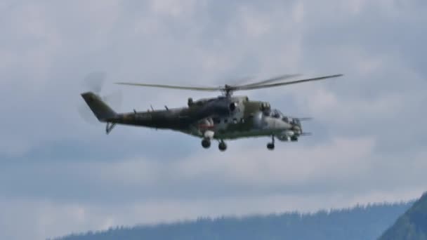 Mil Mi-24 Hind combat helicopter used in many modern wars — Stock Video