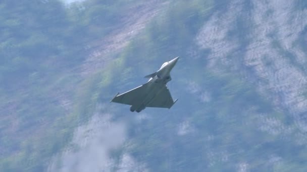 Aeronaves de combate com barbatanas canard em voo de baixa velocidade e alto ângulo de ataque — Vídeo de Stock